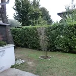 Daire Two-bedroom With Private Garden
