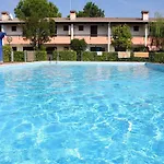 Daire Two-bedroom With Private Garden