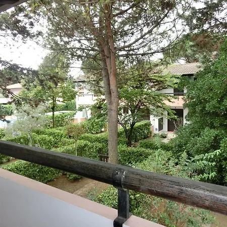 Апартаменти Two-bedroom With Private Garden Бібіоне