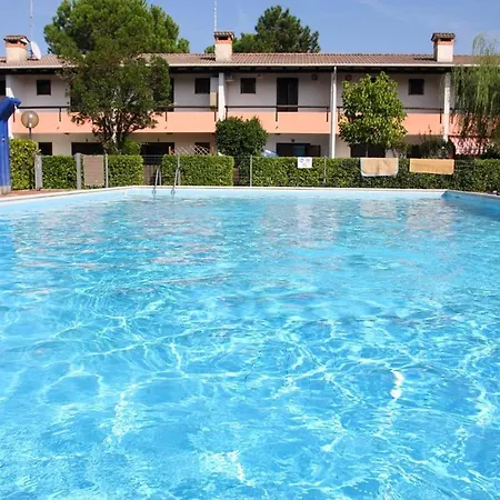 Two-bedroom With Private Garden Daire Bibione