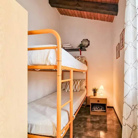 Two-bedroom With Private Garden Бібіоне