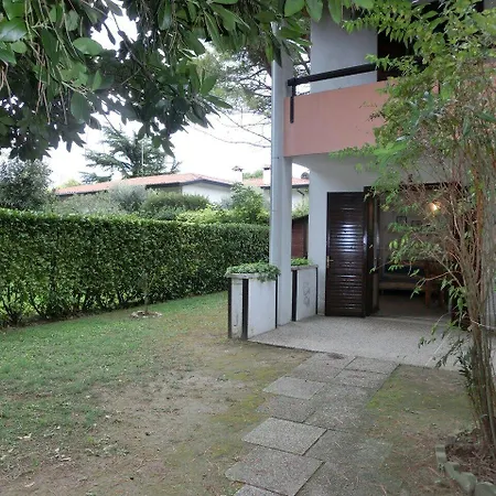Two-bedroom With Private Garden Lägenhet Bibione