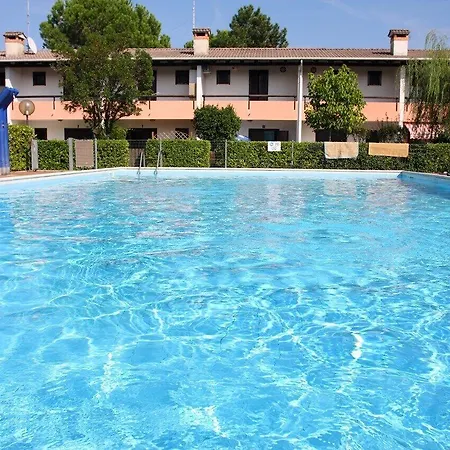 Апартаменти Two-bedroom With Private Garden