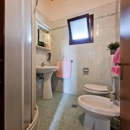 Two-bedroom With Private Garden * Бібіоне