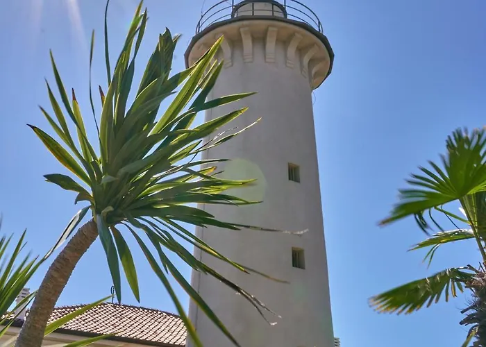 Lägenhet Two-bedroom With Private Garden *