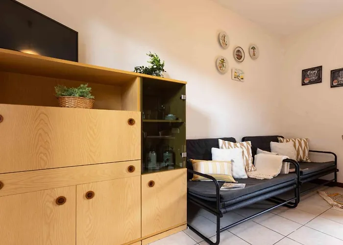 公寓 Two-bedroom With Private Garden 比比翁