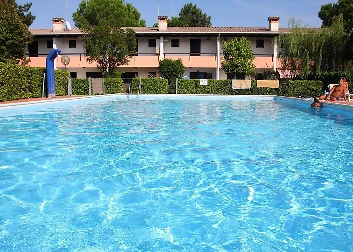 Lägenhet Two-bedroom With Private Garden